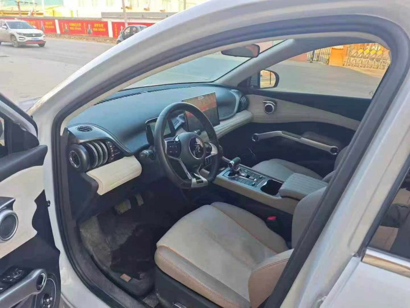 保定24年比亚迪元6