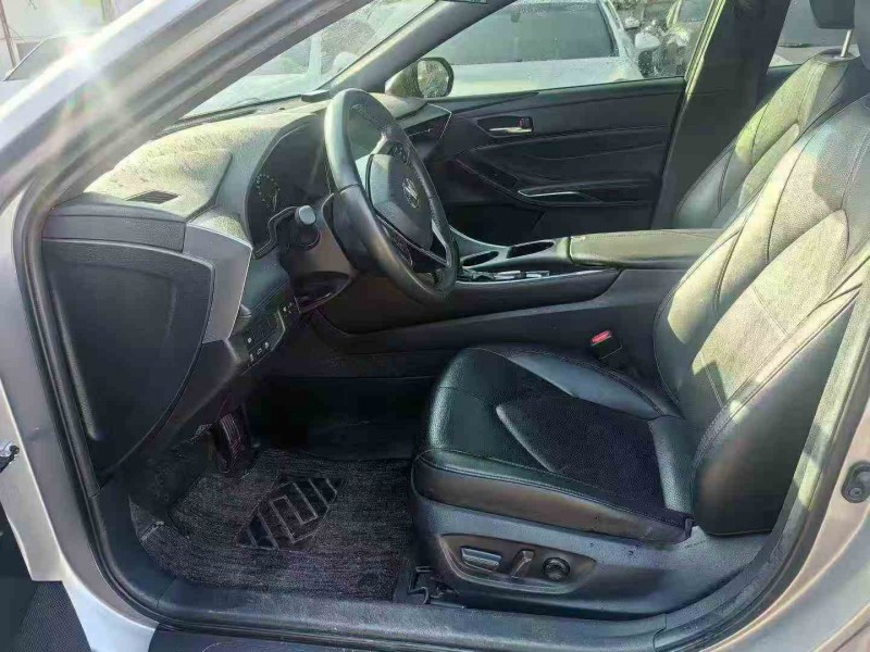 张家界22年丰田亚洲龙4