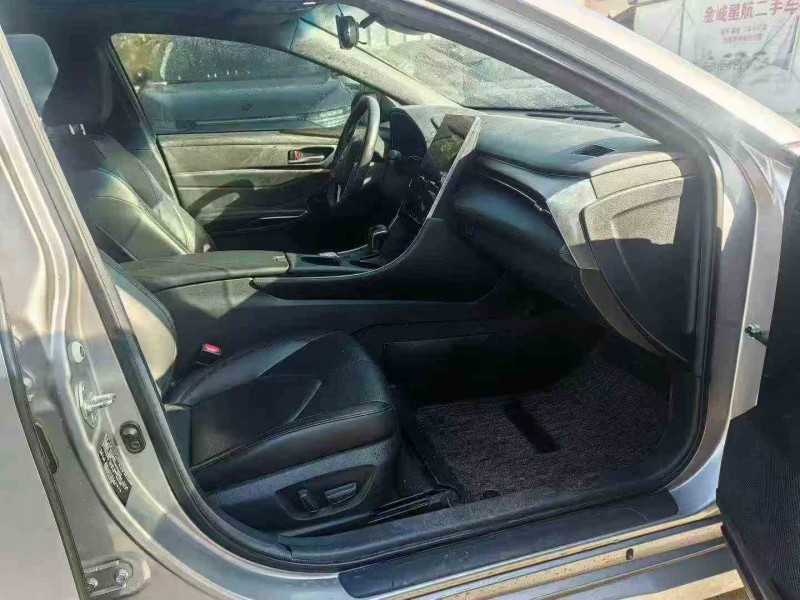 张家界22年丰田亚洲龙6