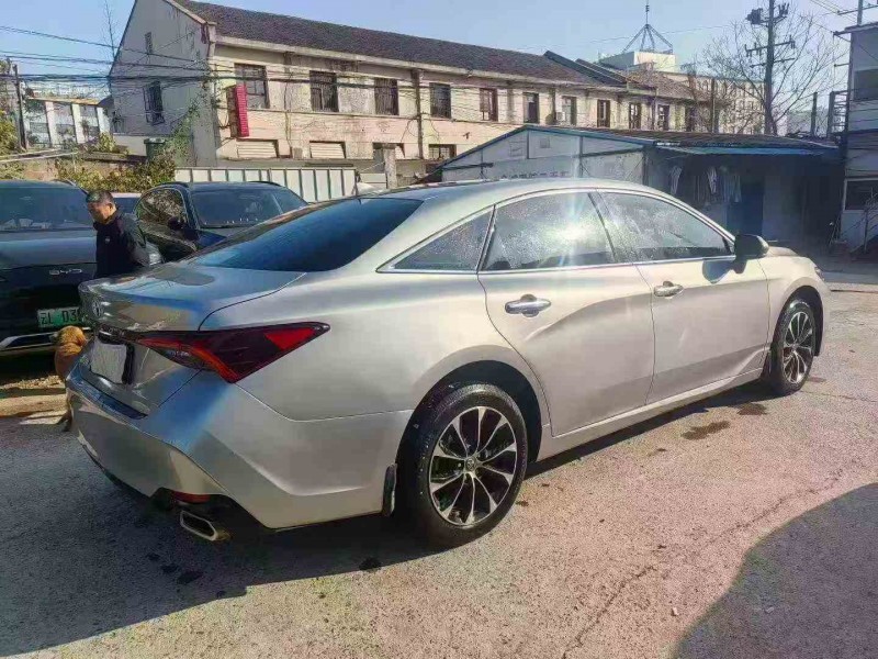 张家界22年丰田亚洲龙8