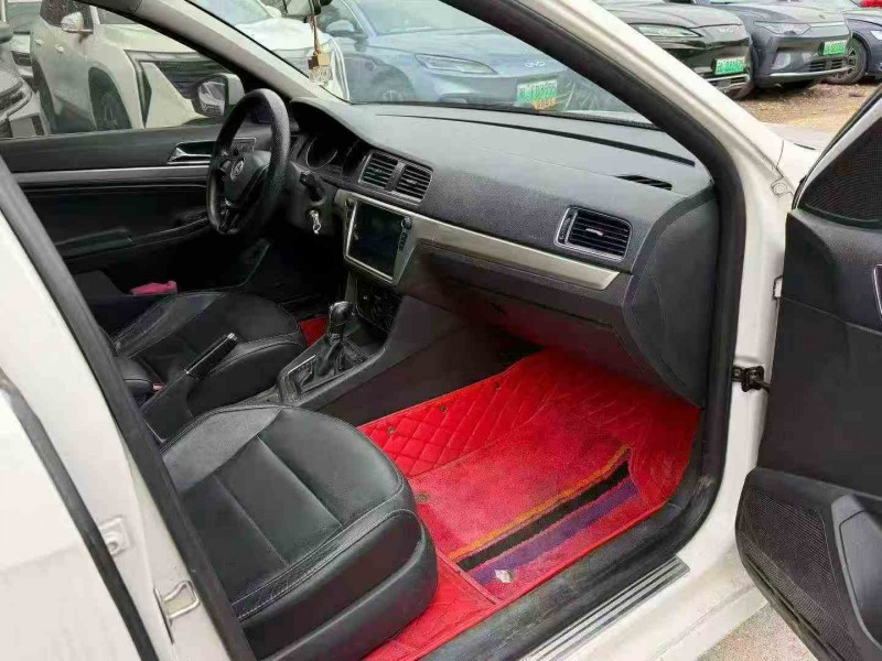 张家界17年大众朗逸3