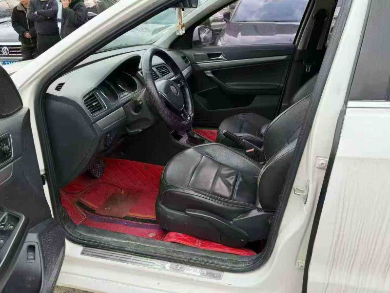 张家界17年大众朗逸6