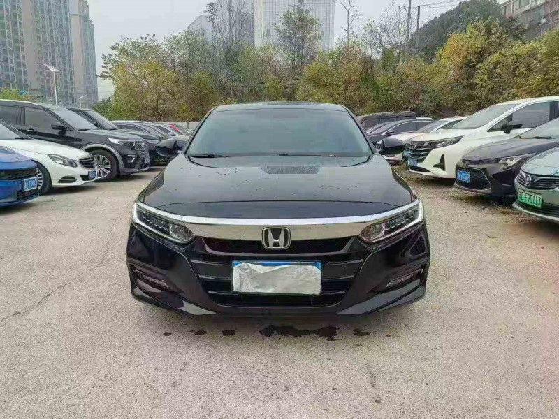 张家界20年本田雅阁1