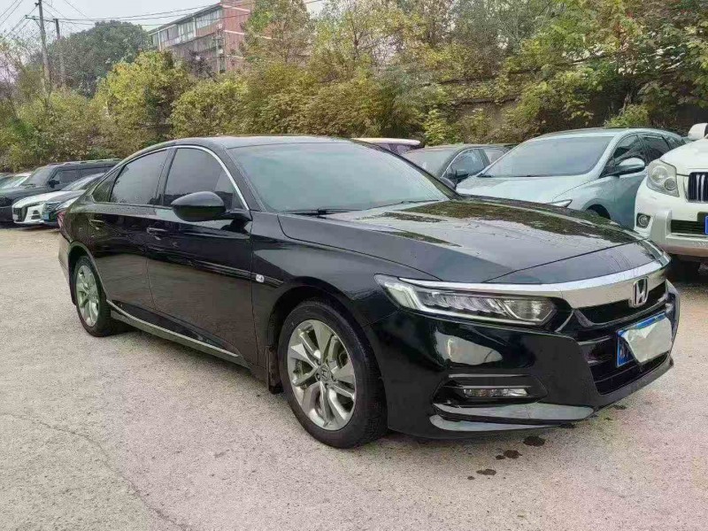 张家界20年本田雅阁2