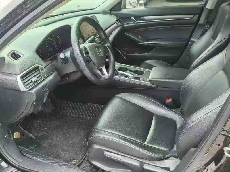 张家界20年本田雅阁4