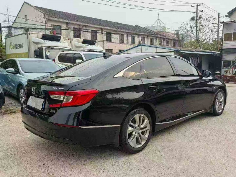 张家界20年本田雅阁6