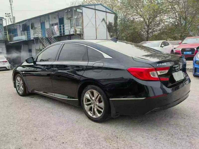 张家界20年本田雅阁7