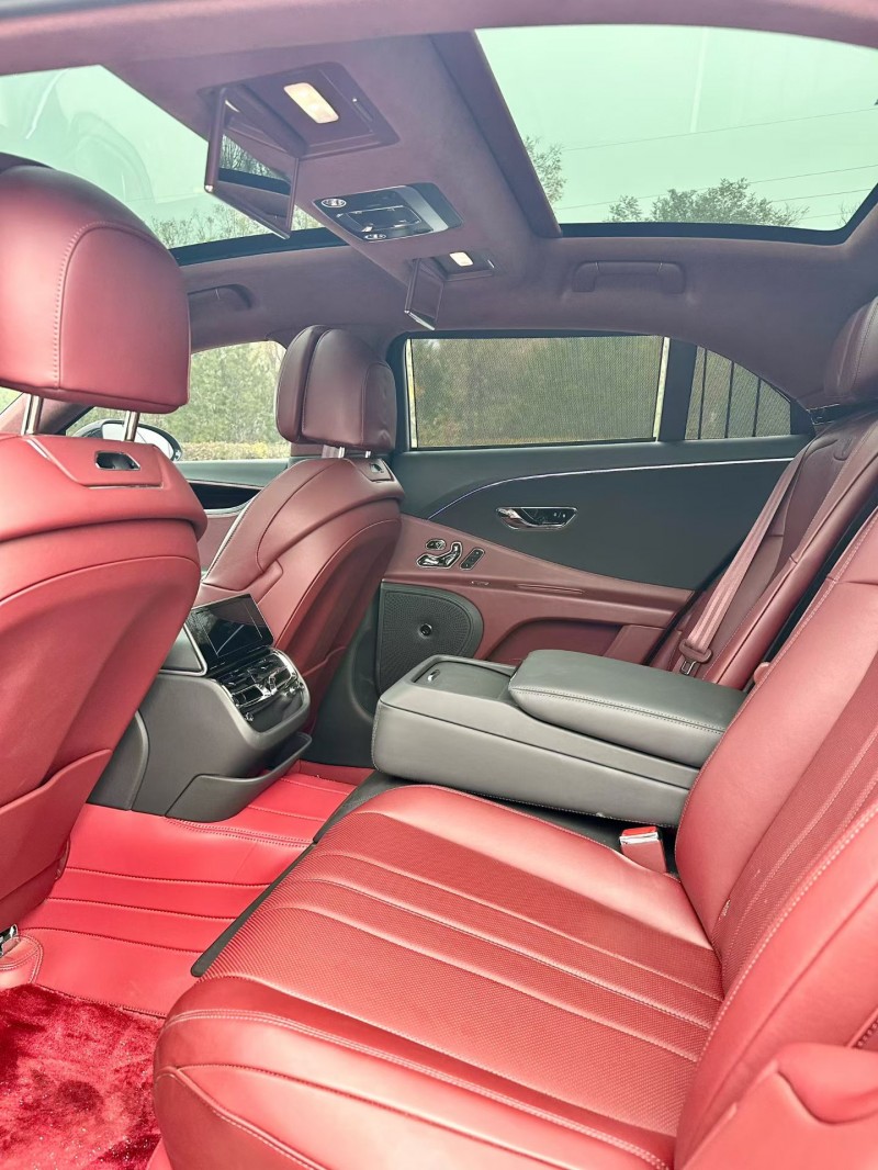 太原24年宾利飞驰7