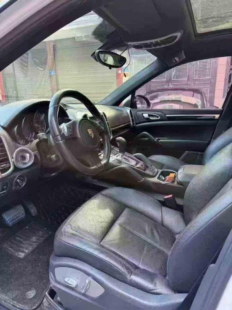 张家界14年保时捷卡宴5