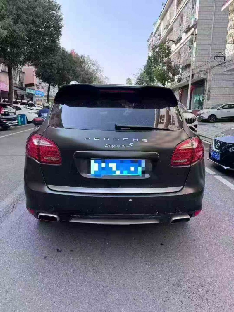 张家界14年保时捷卡宴9