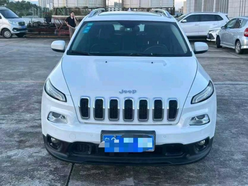 东莞17年Jeep自由光1