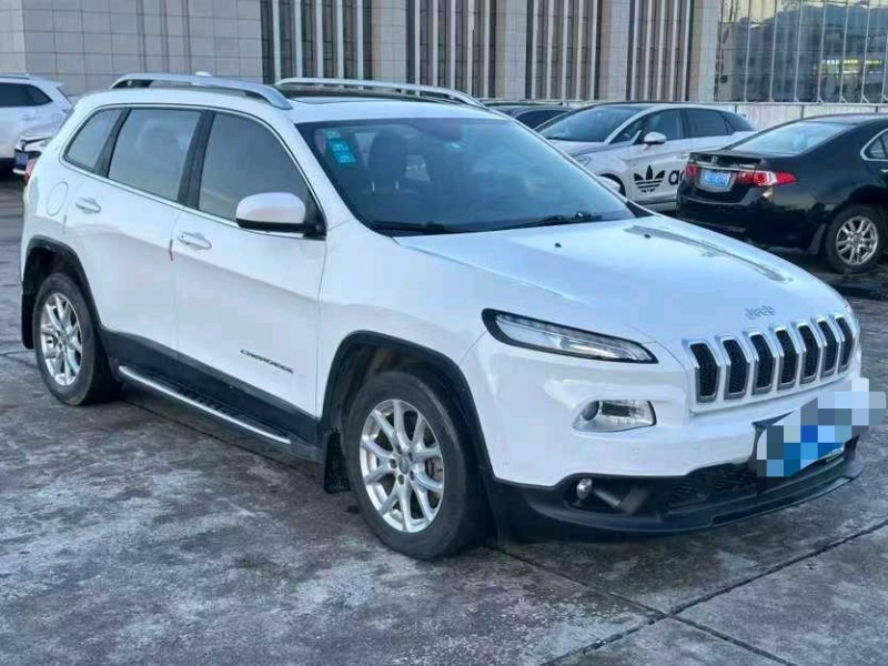 东莞17年Jeep自由光3