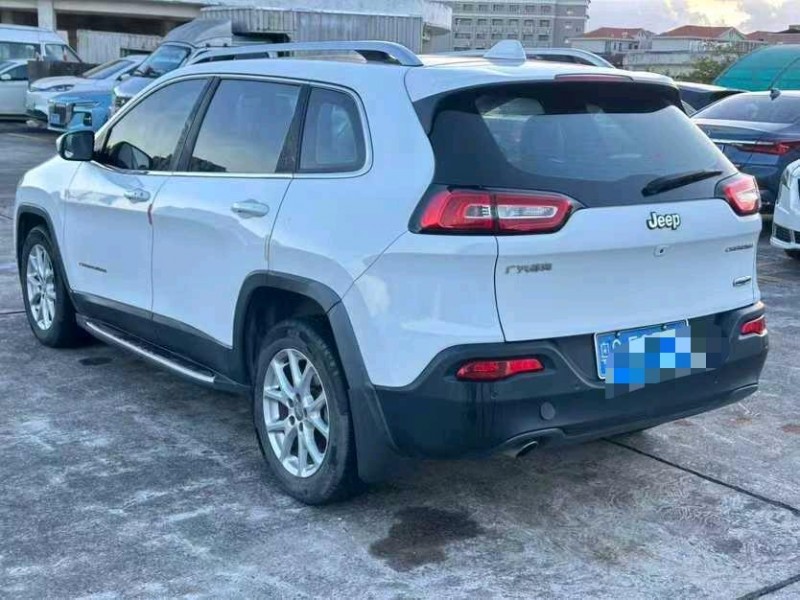 东莞17年Jeep自由光4