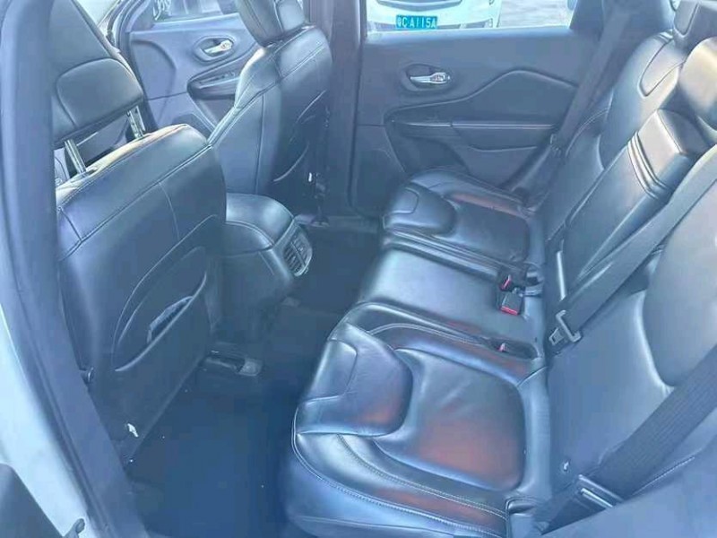 东莞17年Jeep自由光8