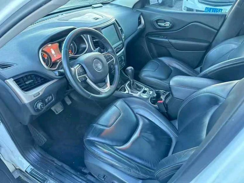 东莞17年Jeep自由光9