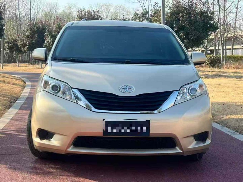 郑州14年丰田塞纳1