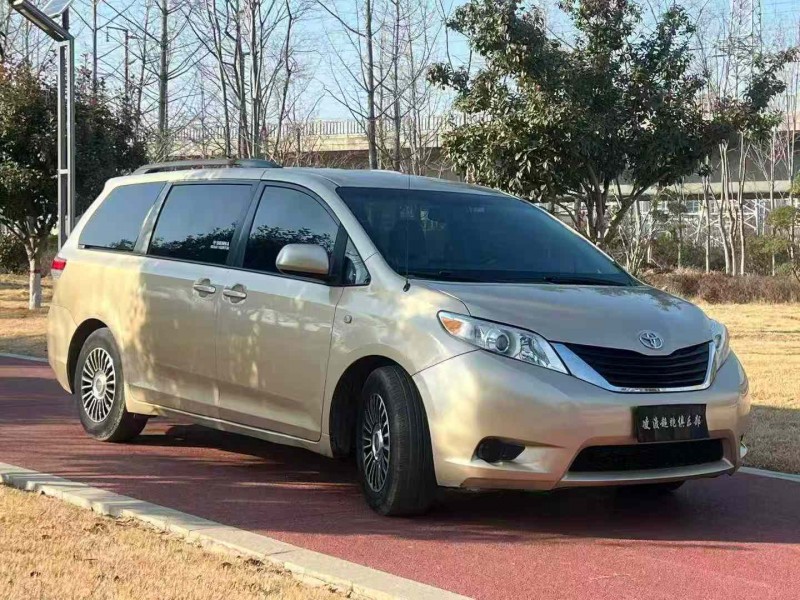 郑州14年丰田塞纳2