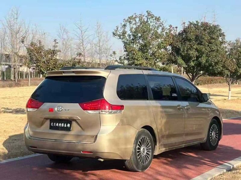 郑州14年丰田塞纳7