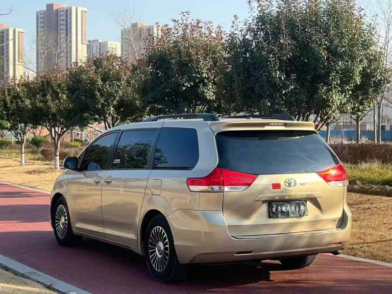 郑州14年丰田塞纳9