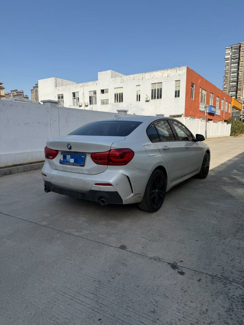 上饶22年宝马1系8