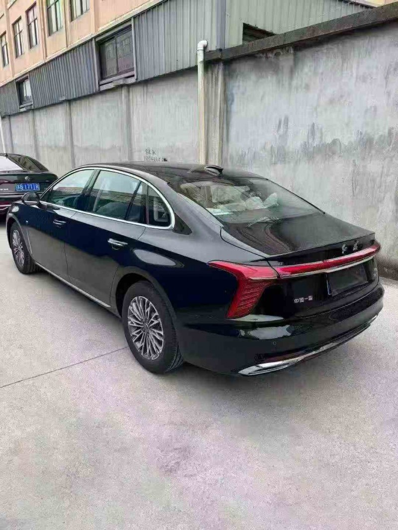 嘉兴25年红旗H57