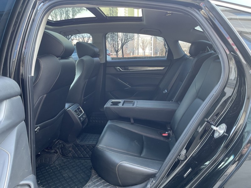 济宁23年本田雅阁6