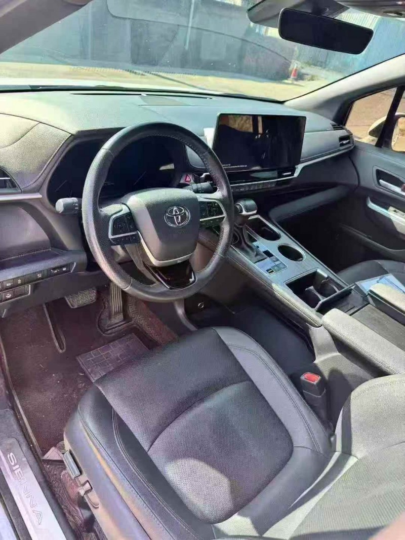 连云港23年丰田塞纳5