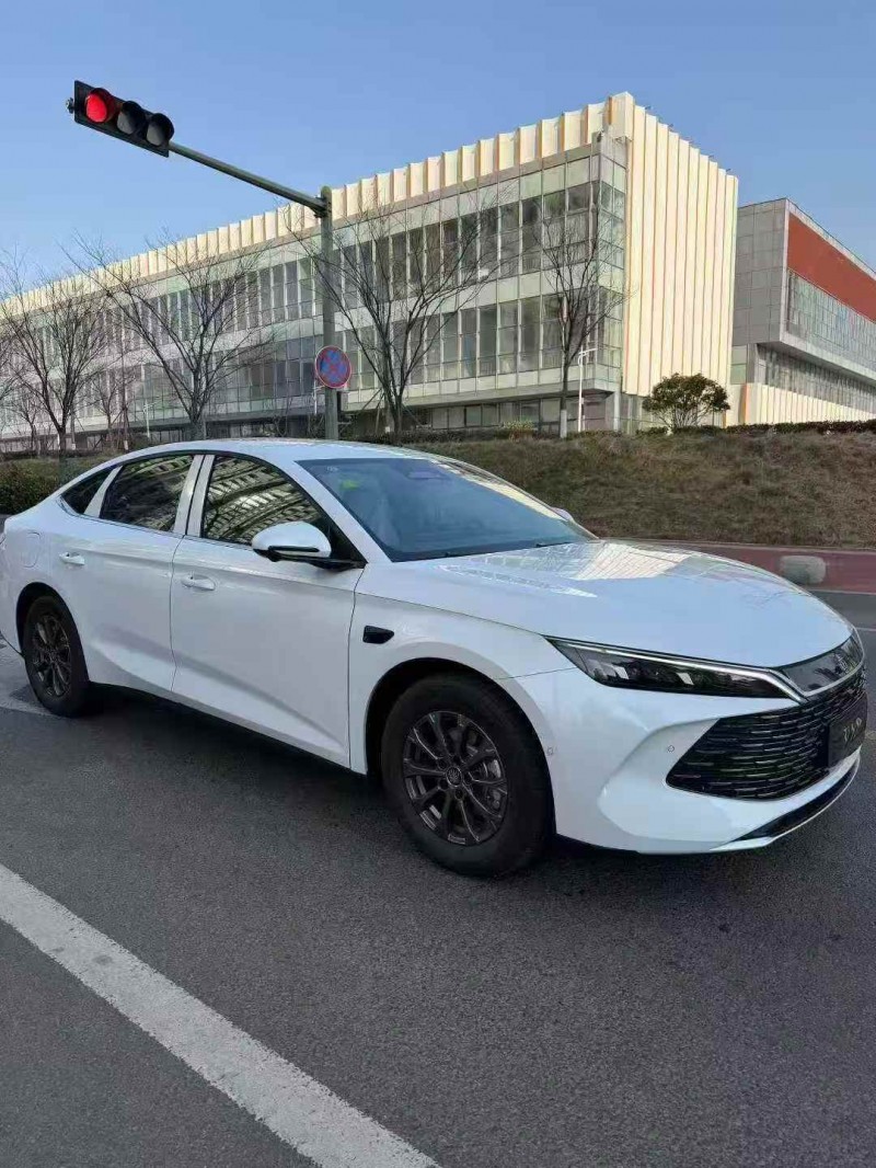 青岛26年比亚迪秦3