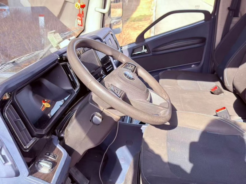 青島24年解放箱貨J64