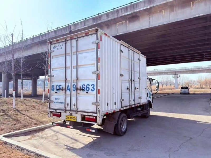 青島24年解放箱貨J67