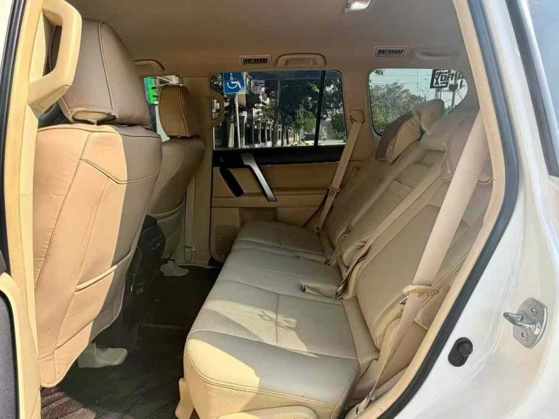 南宁14年丰田普拉多6