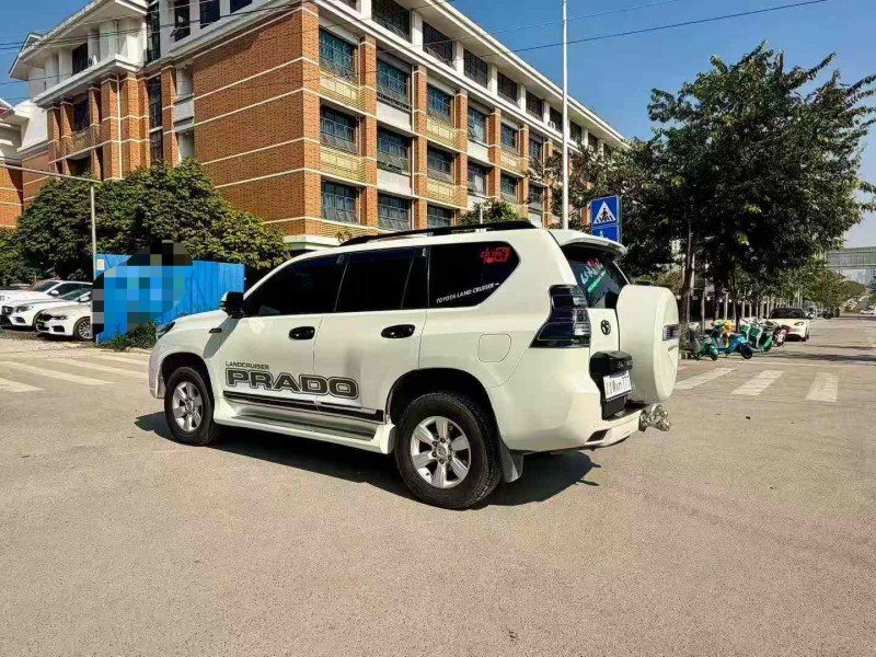 南宁14年丰田普拉多7