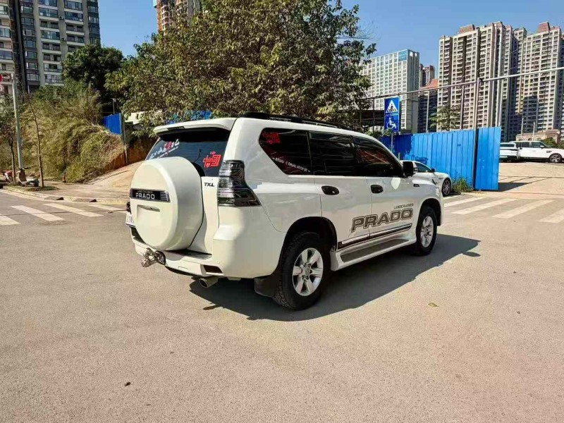 南宁14年丰田普拉多8