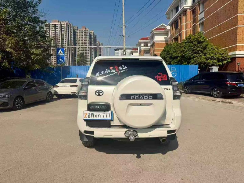 南宁14年丰田普拉多9
