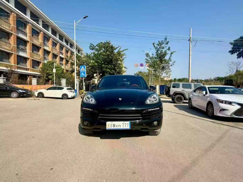 南宁13年保时捷卡宴1