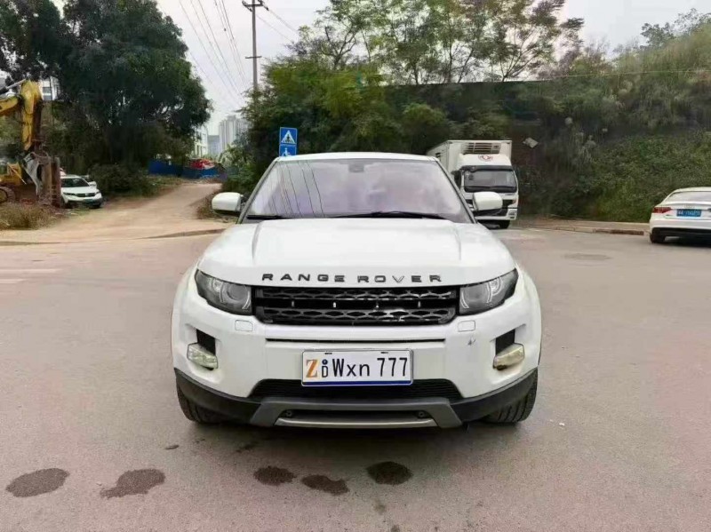 南宁12年路虎极光1