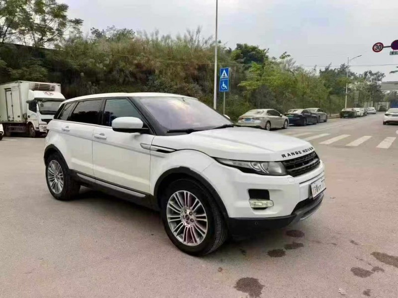 南宁12年路虎极光3