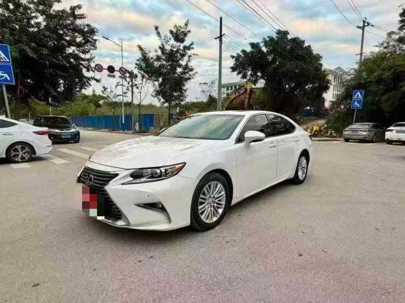 南宁18年雷克萨斯ES2