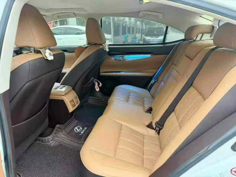 南宁18年雷克萨斯ES6