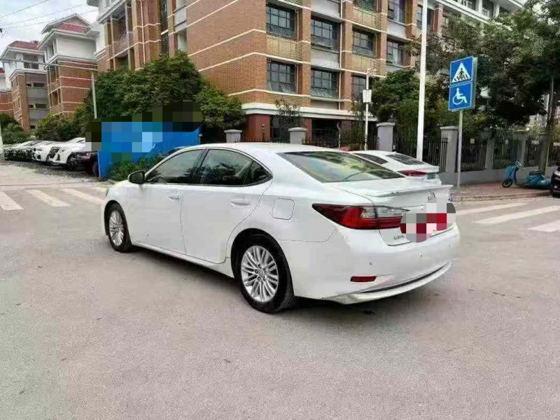 南宁18年雷克萨斯ES8