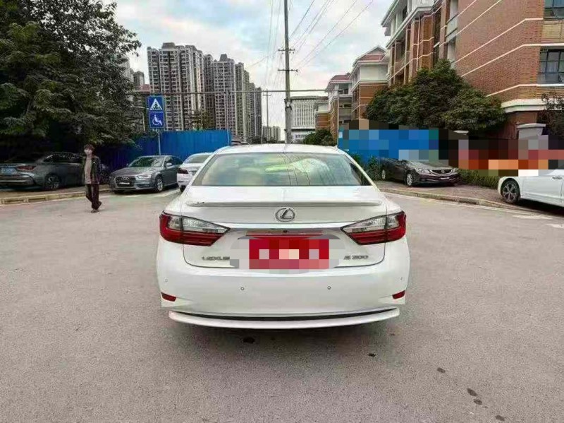 南宁18年雷克萨斯ES9