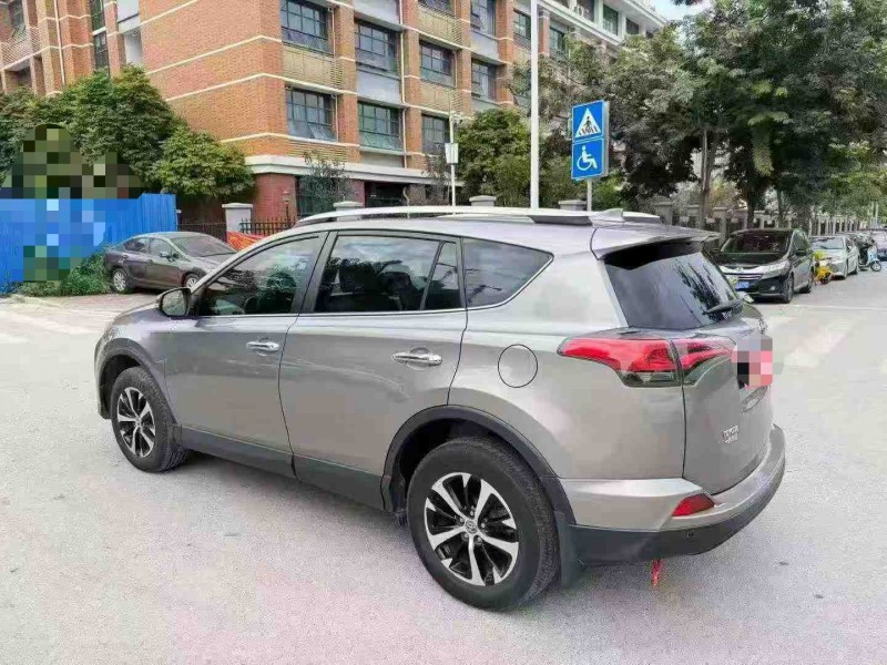南宁16年丰田RAV48