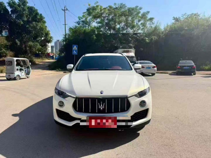 南宁18年玛莎拉蒂Levante1