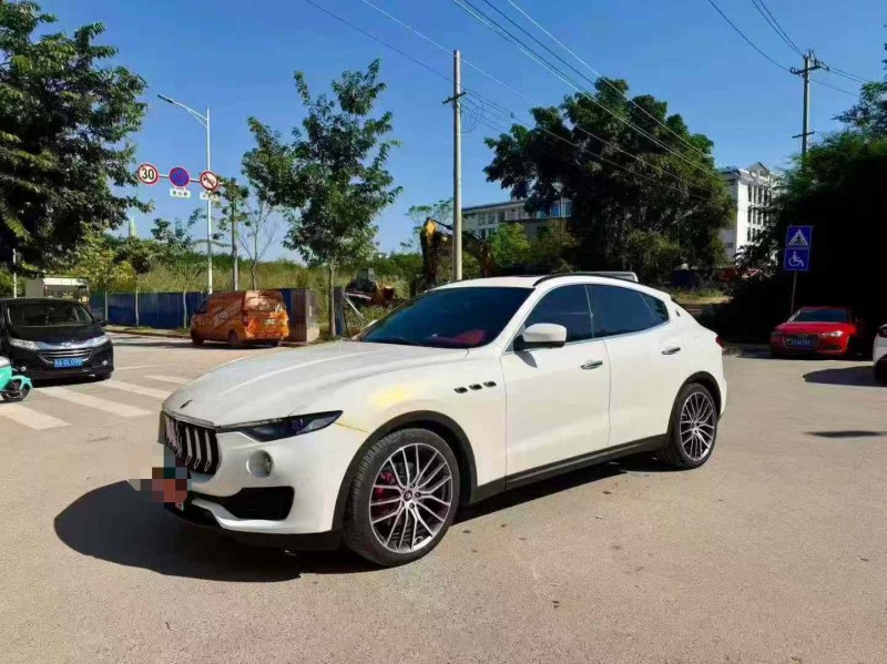 南宁18年玛莎拉蒂Levante2