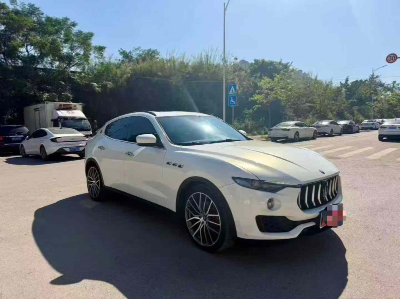 南宁18年玛莎拉蒂Levante3