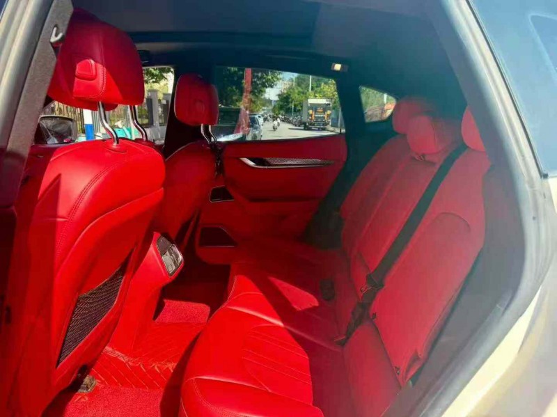 南宁18年玛莎拉蒂Levante6