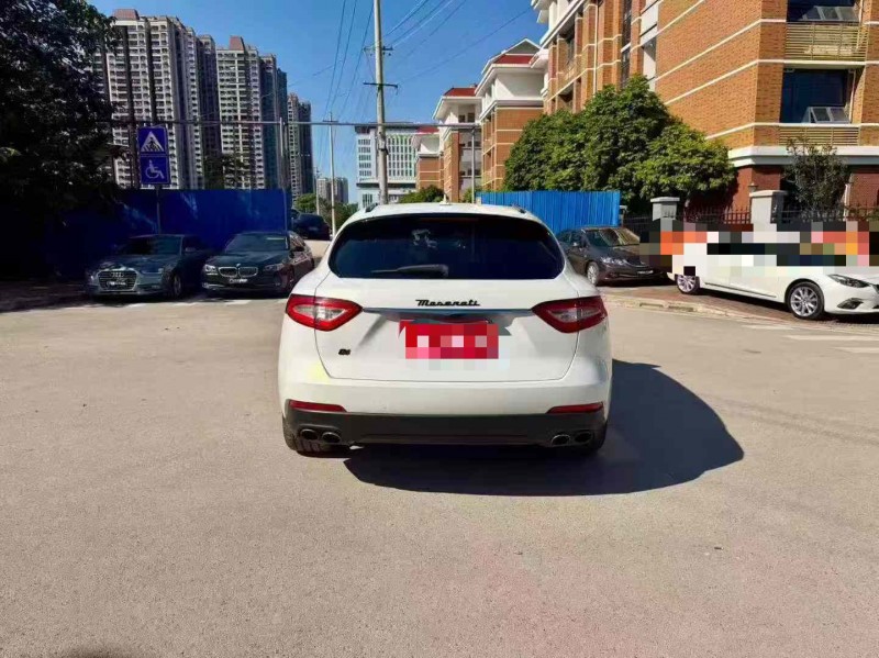 南宁18年玛莎拉蒂Levante9