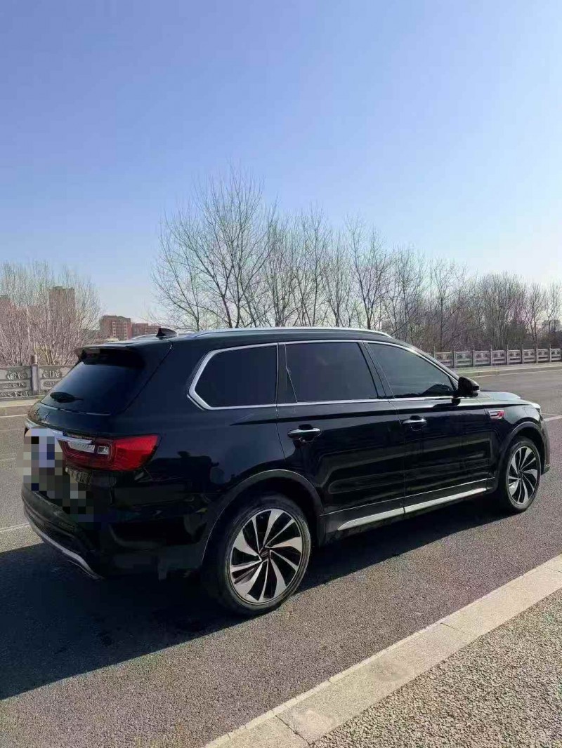 青島21年紅旗HS77