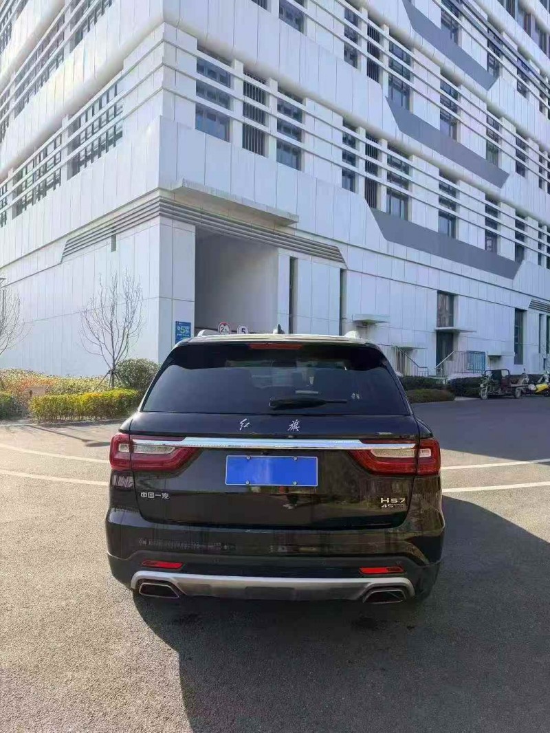 青島21年紅旗HS79