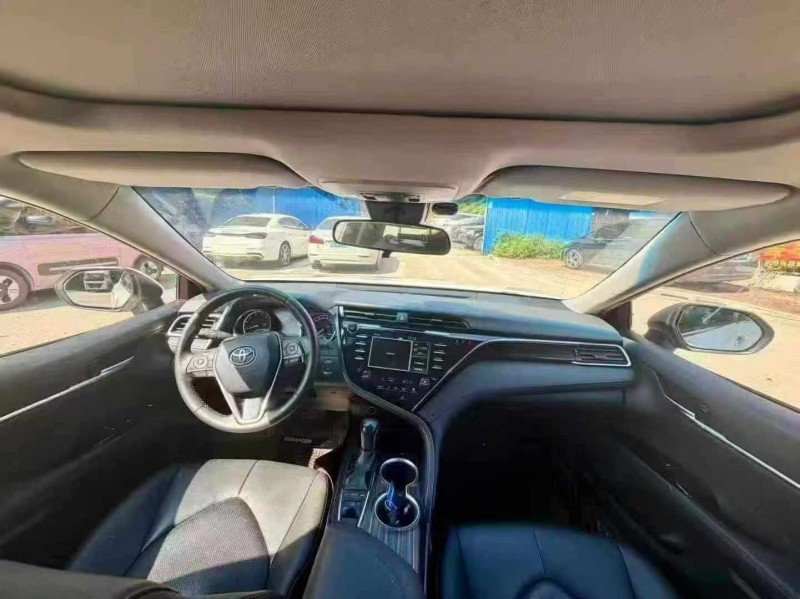 南宁18年丰田凯美瑞5